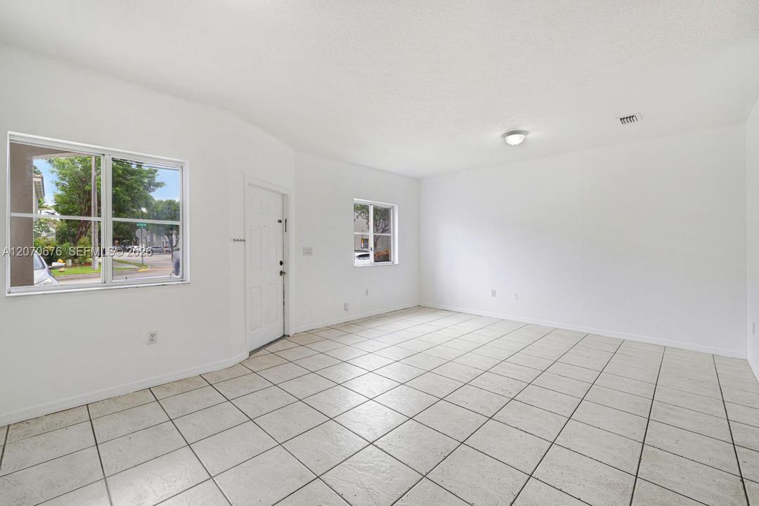 En Venta: $285,000 (3 camas, 2 baños, 1509 Pies cuadrados)