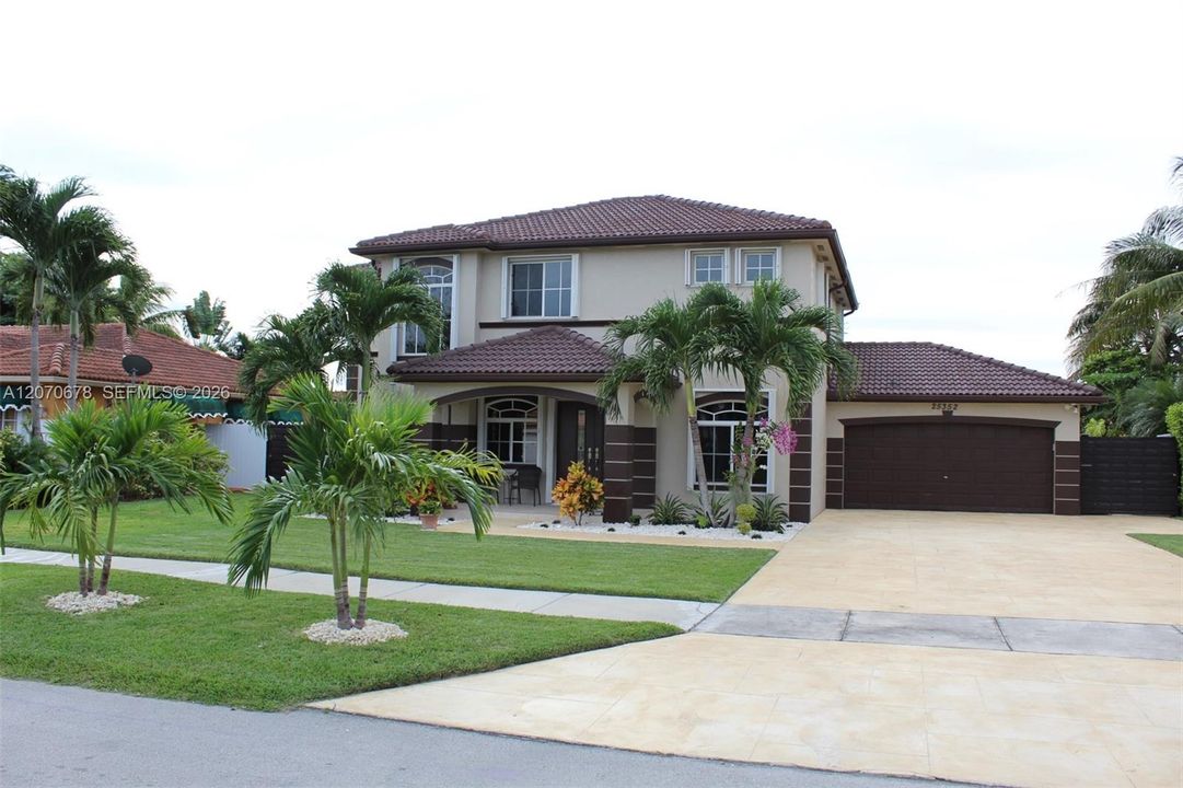 For Rent: $4,600 (5 beds, 3 baths, 2174 Square Feet)