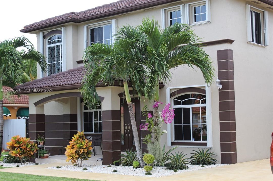 For Rent: $4,600 (5 beds, 3 baths, 2174 Square Feet)
