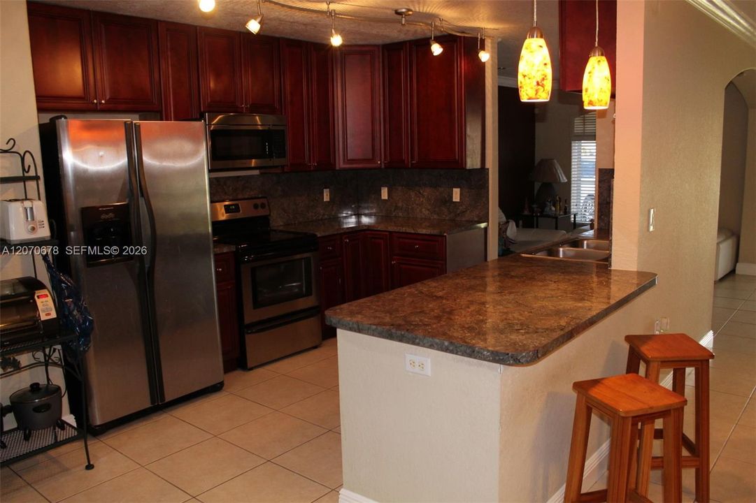 For Rent: $4,600 (5 beds, 3 baths, 2174 Square Feet)