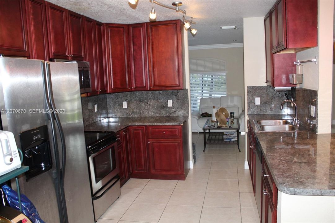 For Rent: $4,600 (5 beds, 3 baths, 2174 Square Feet)