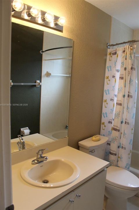 For Rent: $4,600 (5 beds, 3 baths, 2174 Square Feet)