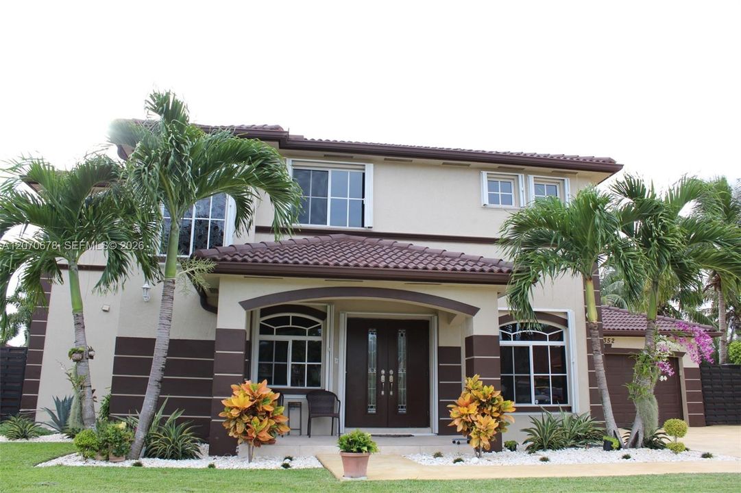 For Rent: $4,600 (5 beds, 3 baths, 2174 Square Feet)