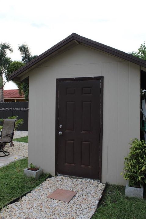 For Rent: $4,600 (5 beds, 3 baths, 2174 Square Feet)