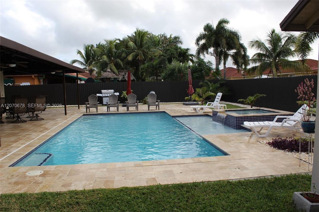 For Rent: $4,600 (5 beds, 3 baths, 2174 Square Feet)
