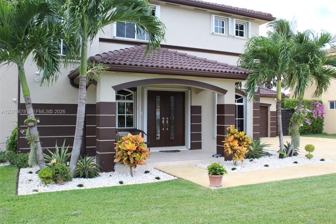 For Rent: $4,600 (5 beds, 3 baths, 2174 Square Feet)