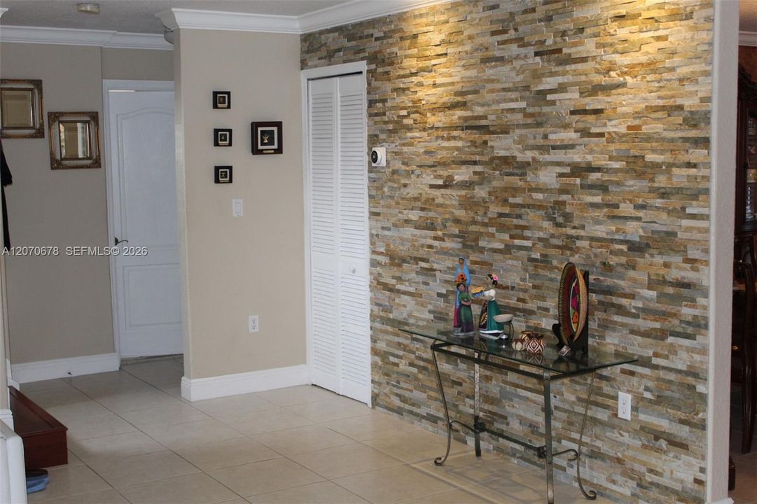 For Rent: $4,600 (5 beds, 3 baths, 2174 Square Feet)