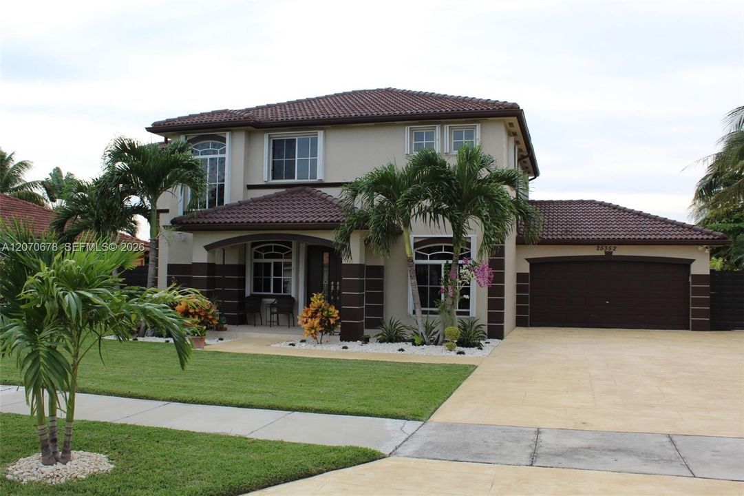 For Rent: $4,600 (5 beds, 3 baths, 2174 Square Feet)