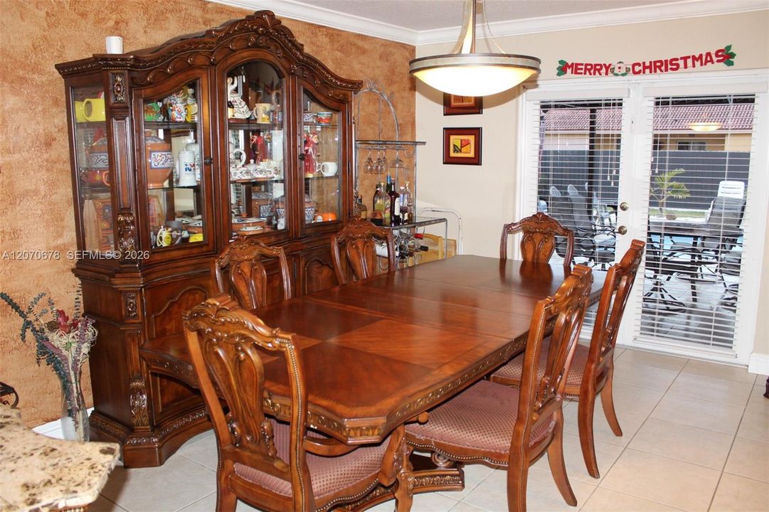 For Rent: $4,600 (5 beds, 3 baths, 2174 Square Feet)