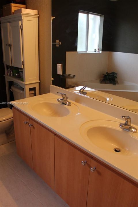 For Rent: $4,600 (5 beds, 3 baths, 2174 Square Feet)