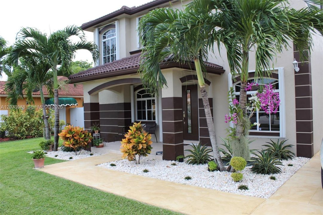 For Rent: $4,600 (5 beds, 3 baths, 2174 Square Feet)