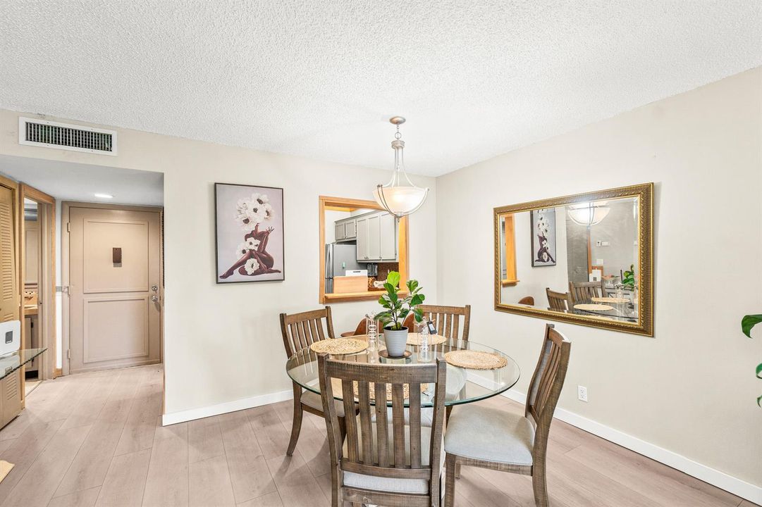 008-5370LasVerdesCircle-209-DelrayBeach-