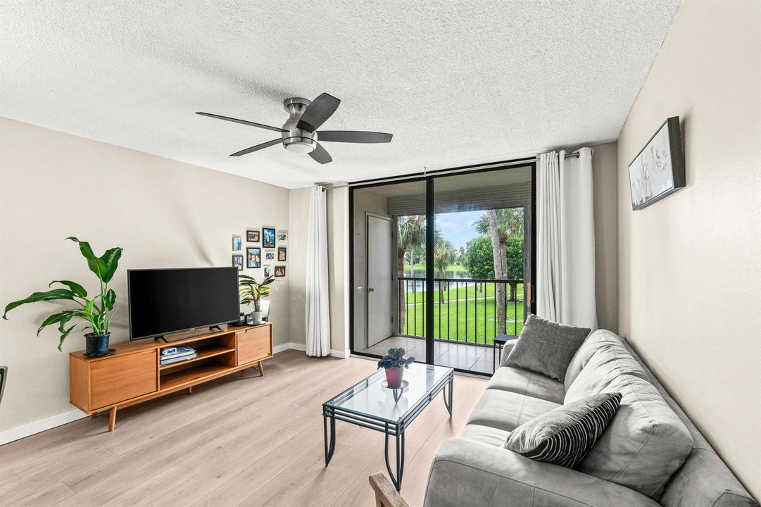 007-5370LasVerdesCircle-209-DelrayBeach-