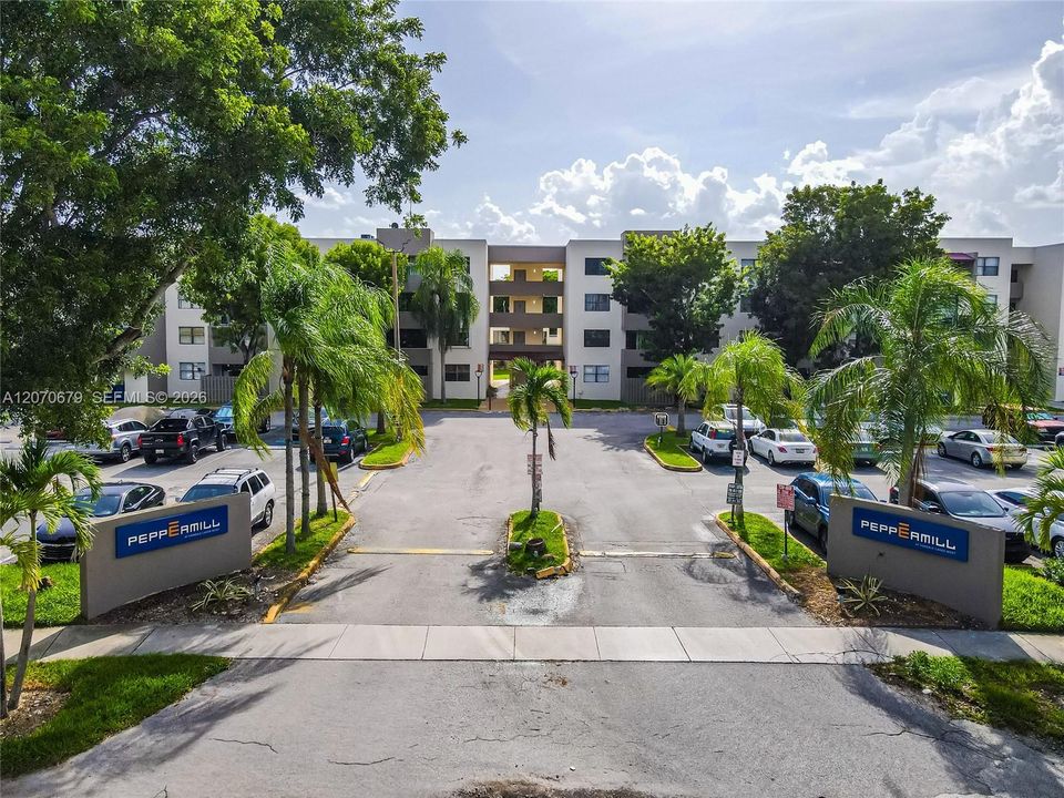 For Sale: $245,000 (2 beds, 2 baths, 827 Square Feet)