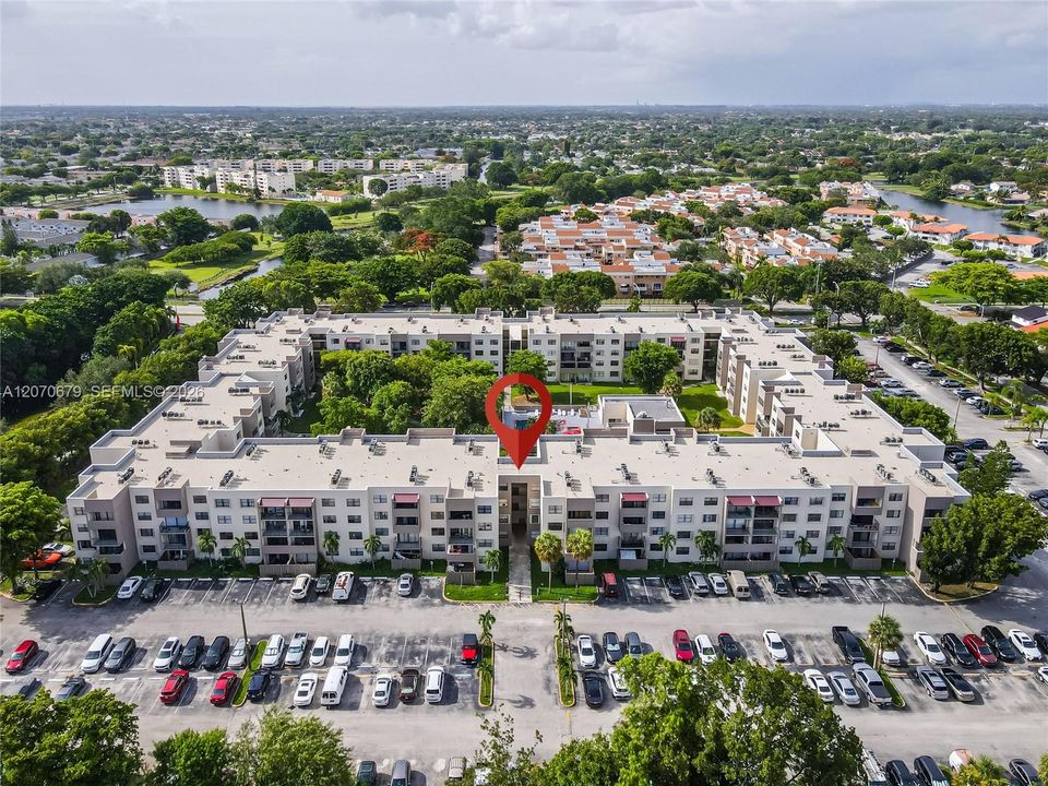 For Sale: $245,000 (2 beds, 2 baths, 827 Square Feet)
