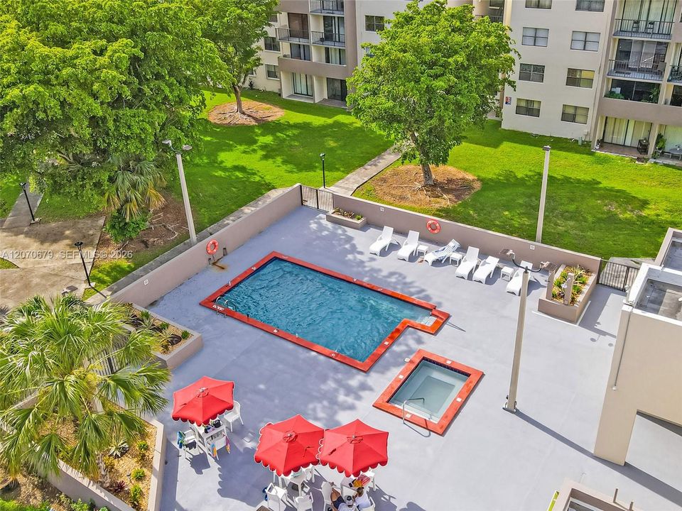 For Sale: $245,000 (2 beds, 2 baths, 827 Square Feet)