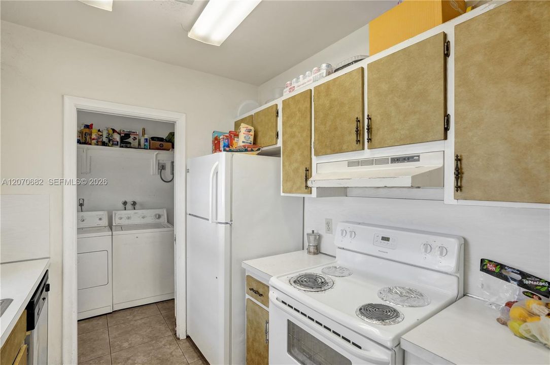For Sale: $650,000 (4 beds, 4 baths, 2264 Square Feet)