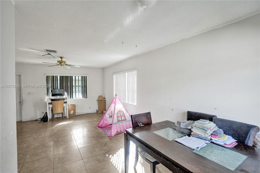 For Sale: $650,000 (4 beds, 4 baths, 2264 Square Feet)