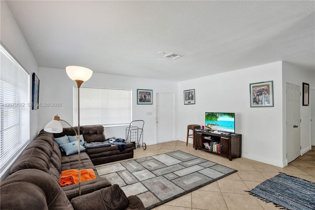 For Sale: $650,000 (4 beds, 4 baths, 2264 Square Feet)
