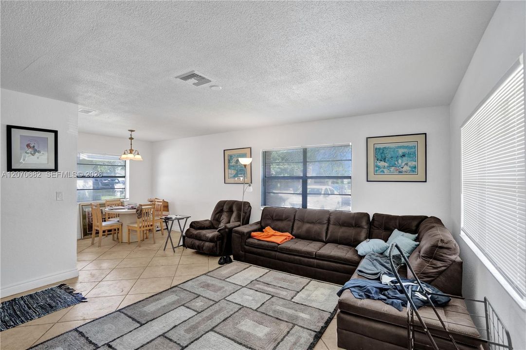 For Sale: $650,000 (4 beds, 4 baths, 2264 Square Feet)