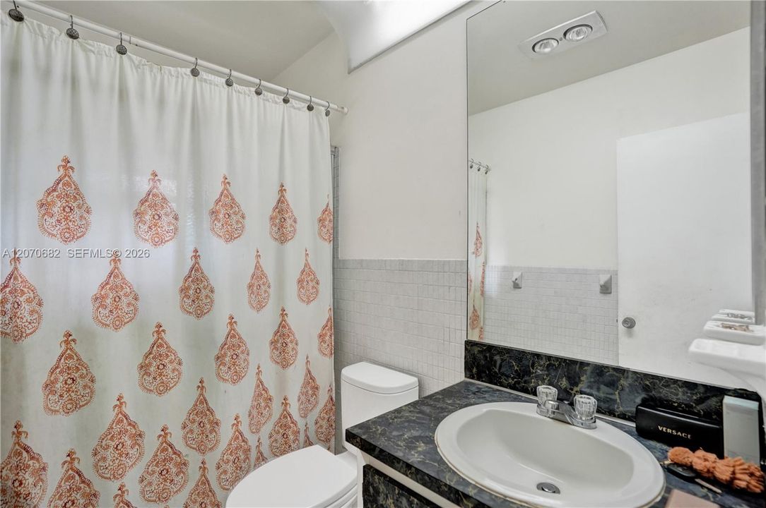 For Sale: $650,000 (4 beds, 4 baths, 2264 Square Feet)