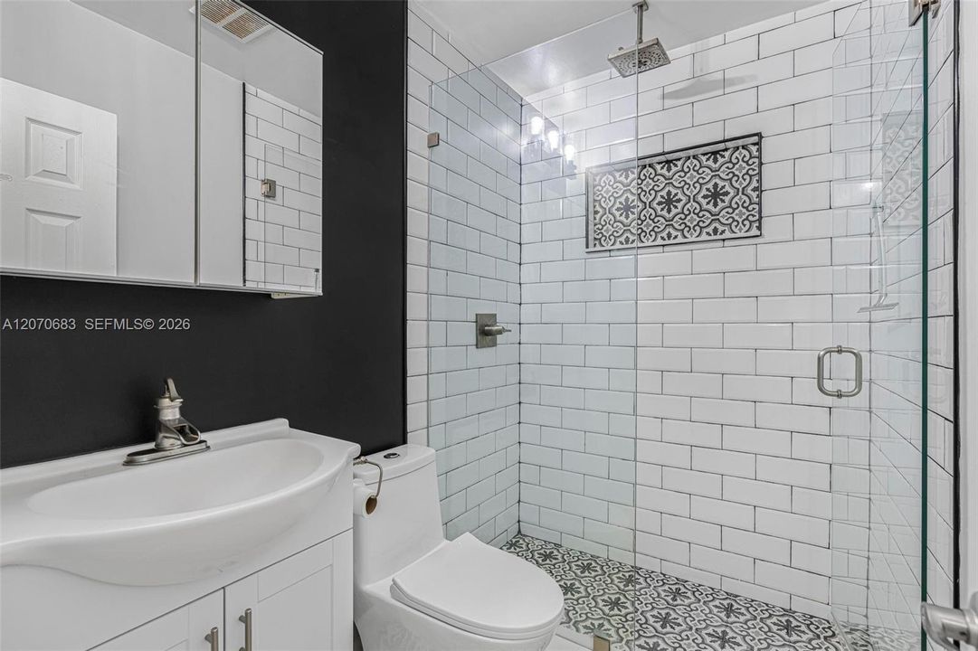 For Sale: $450,000 (3 beds, 1 baths, 991 Square Feet)