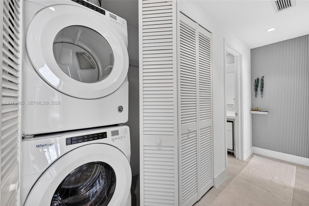 En Venta: $785,000 (3 camas, 3 baños, 1384 Pies cuadrados)