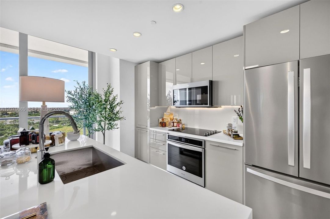 En Venta: $785,000 (3 camas, 3 baños, 1384 Pies cuadrados)