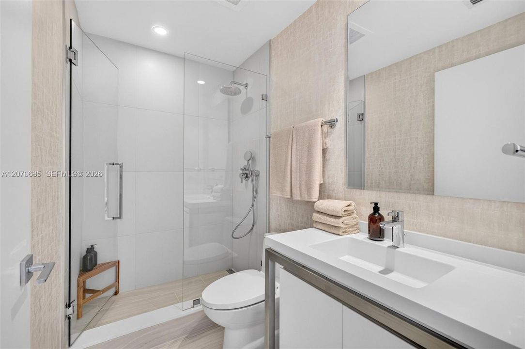En Venta: $785,000 (3 camas, 3 baños, 1384 Pies cuadrados)
