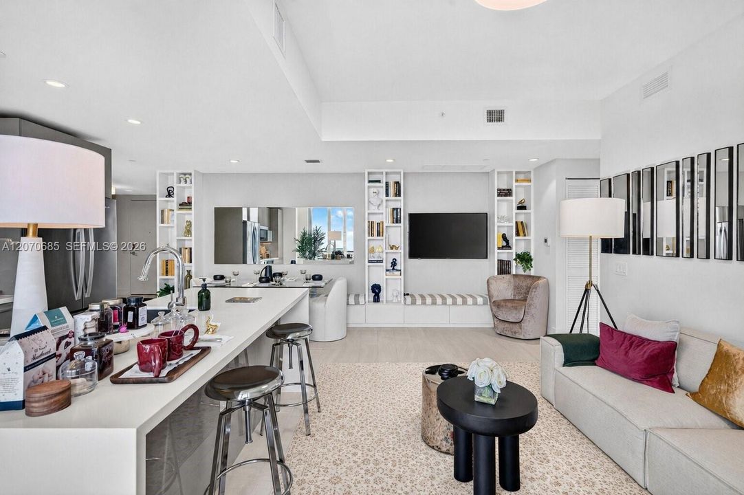 En Venta: $785,000 (3 camas, 3 baños, 1384 Pies cuadrados)