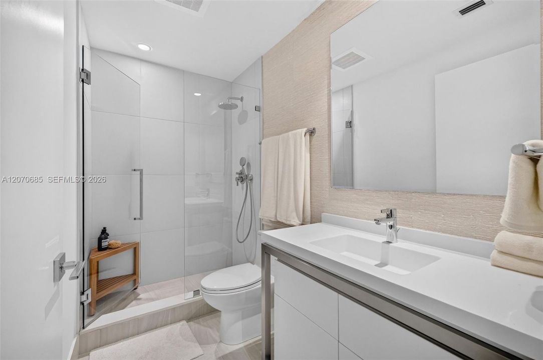 En Venta: $785,000 (3 camas, 3 baños, 1384 Pies cuadrados)