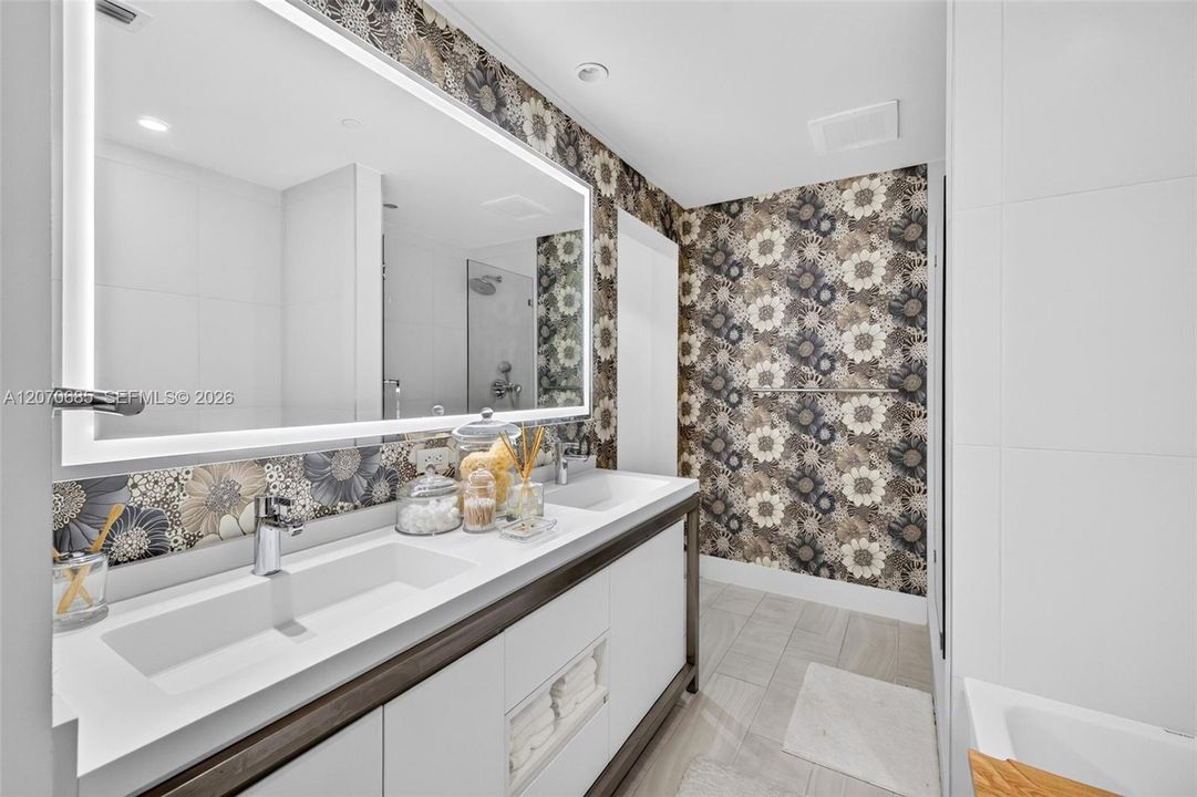En Venta: $785,000 (3 camas, 3 baños, 1384 Pies cuadrados)