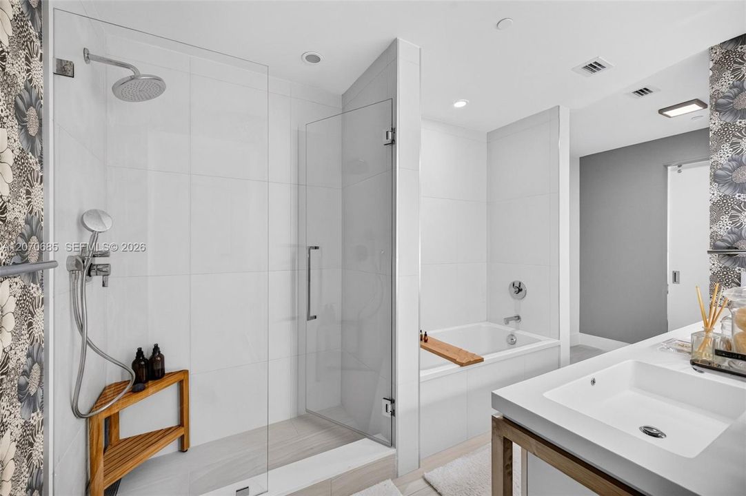 En Venta: $785,000 (3 camas, 3 baños, 1384 Pies cuadrados)