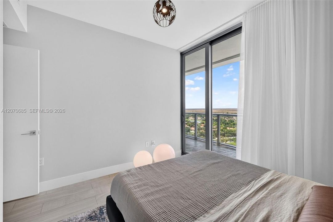 En Venta: $785,000 (3 camas, 3 baños, 1384 Pies cuadrados)