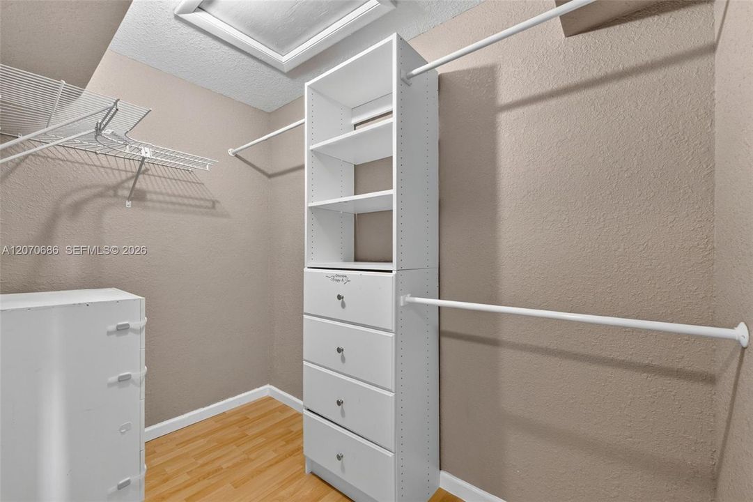 For Rent: $3,500 (3 beds, 3 baths, 1691 Square Feet)