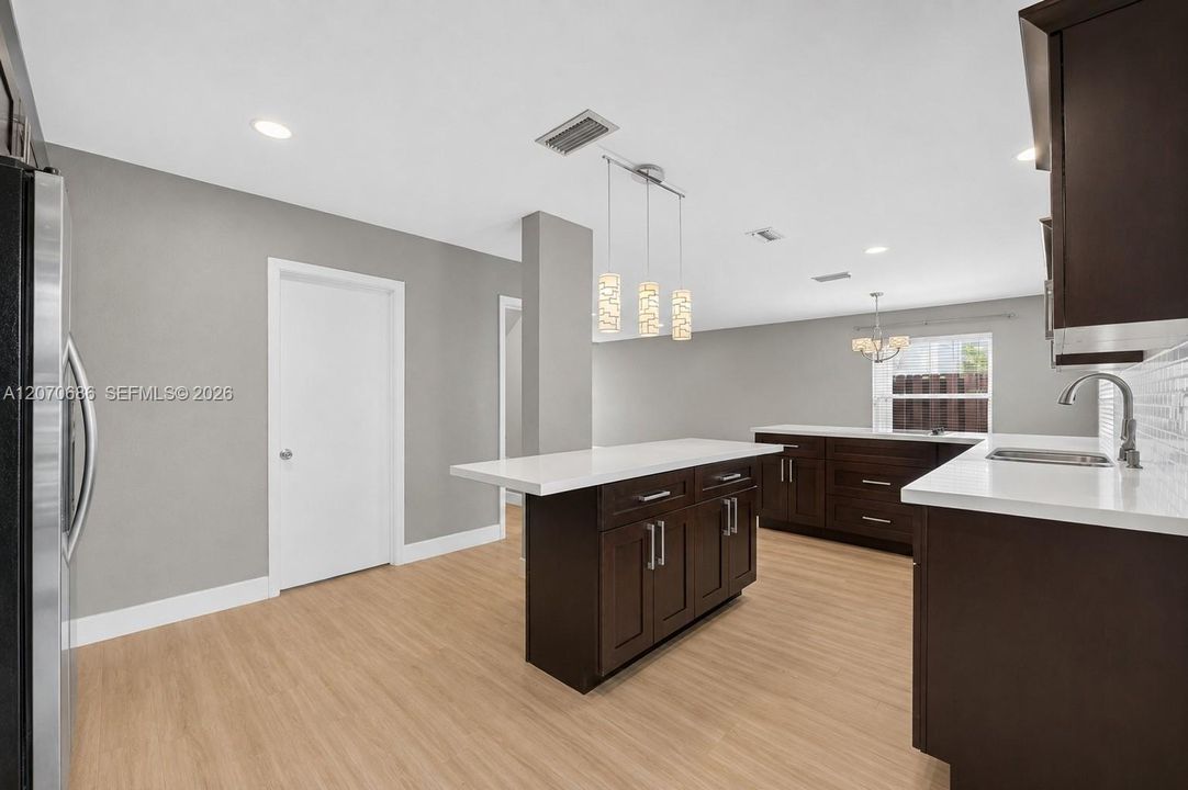 For Rent: $3,500 (3 beds, 3 baths, 1691 Square Feet)