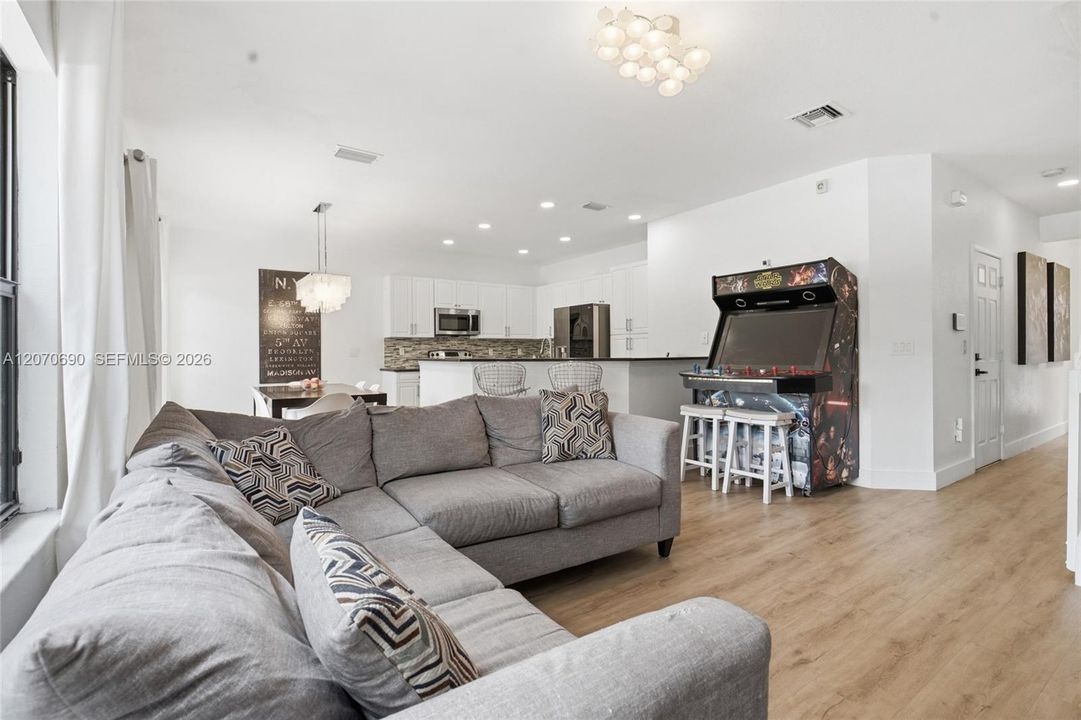 For Sale: $485,000 (3 beds, 2 baths, 1935 Square Feet)