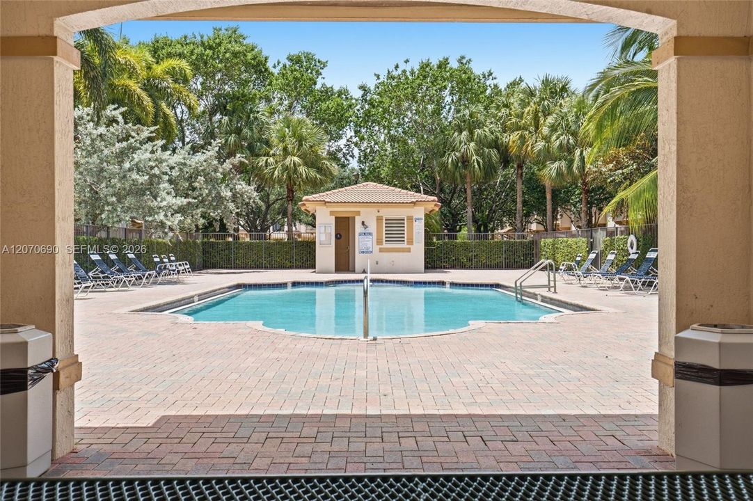 For Sale: $485,000 (3 beds, 2 baths, 1935 Square Feet)