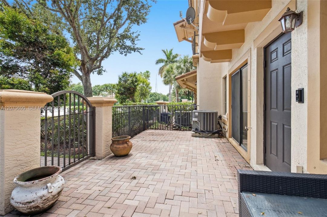 For Sale: $485,000 (3 beds, 2 baths, 1935 Square Feet)