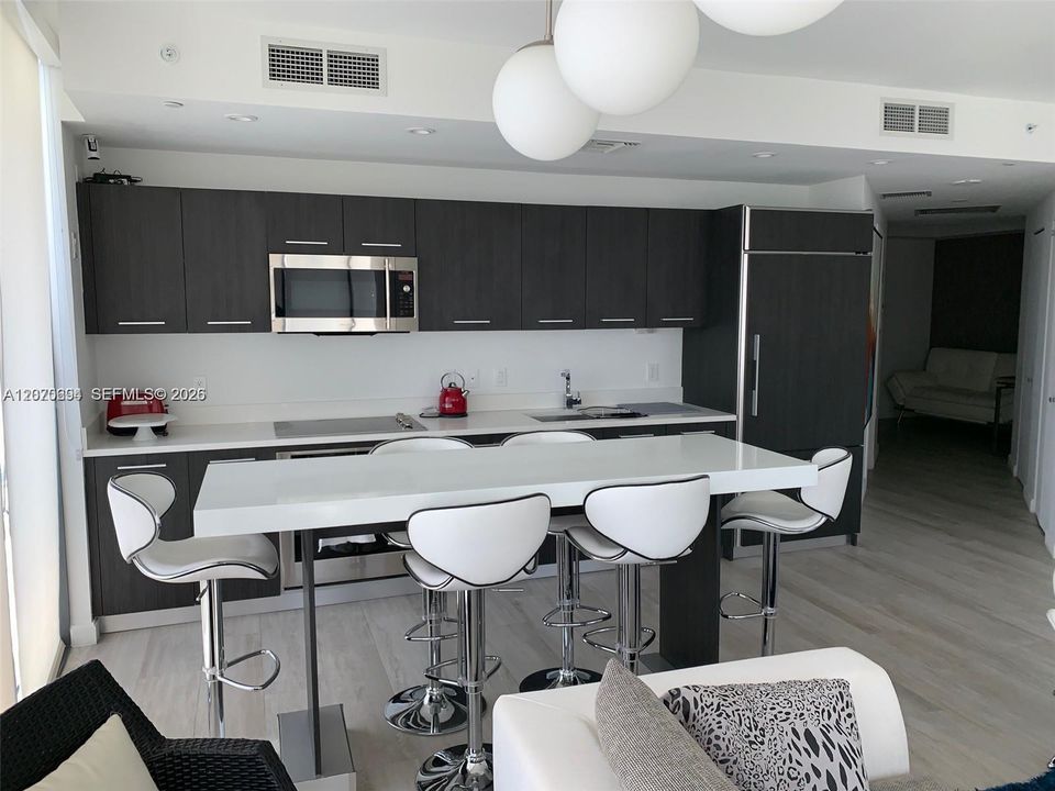 В аренду: $5,300 (2 спален, 2 ванн, 1053 Квадратных фут)