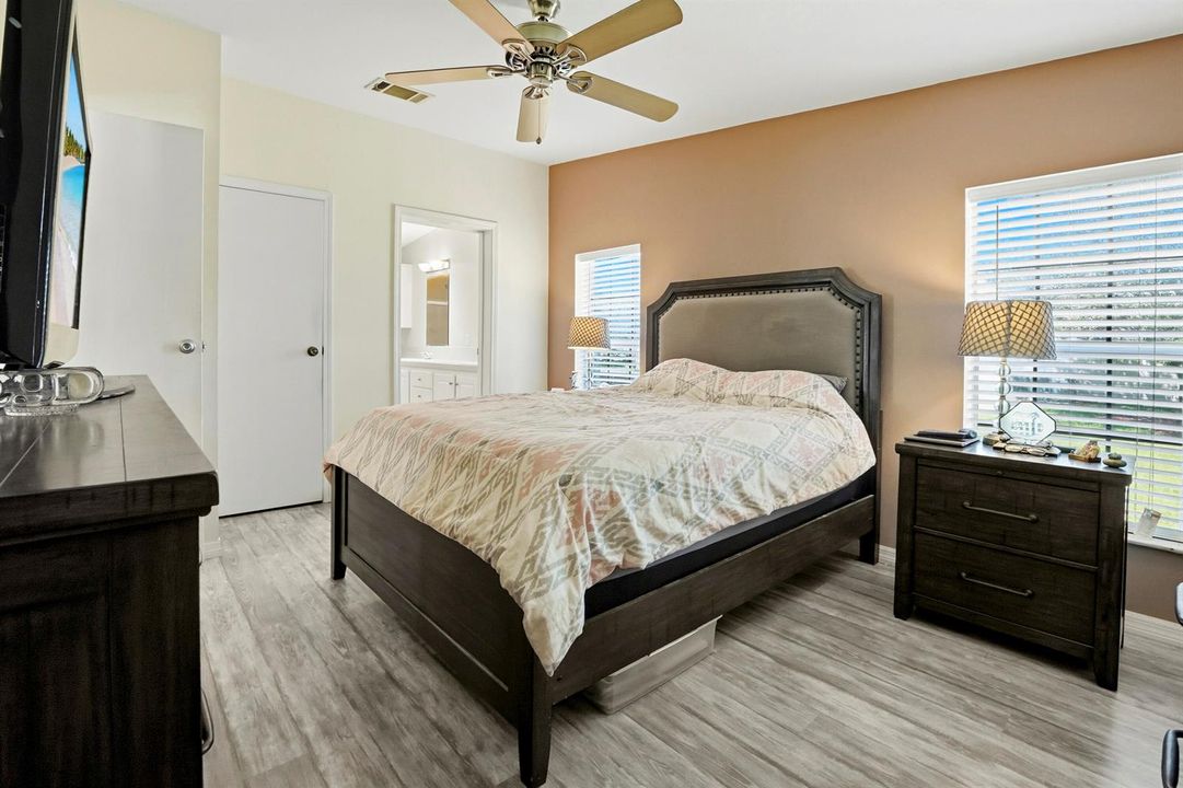 27 Bedroom 02