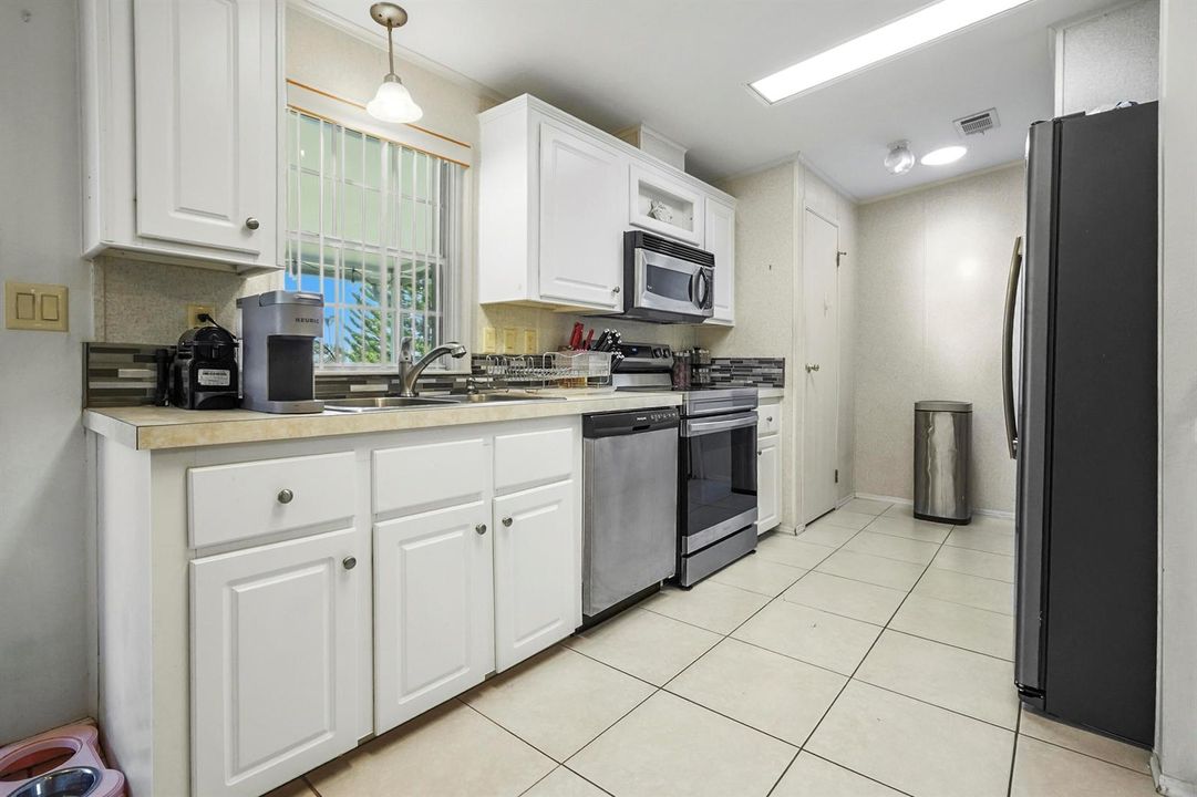 14 Kitchen 02
