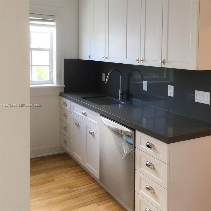 For Rent: $2,200 (1 beds, 1 baths, 500 Square Feet)