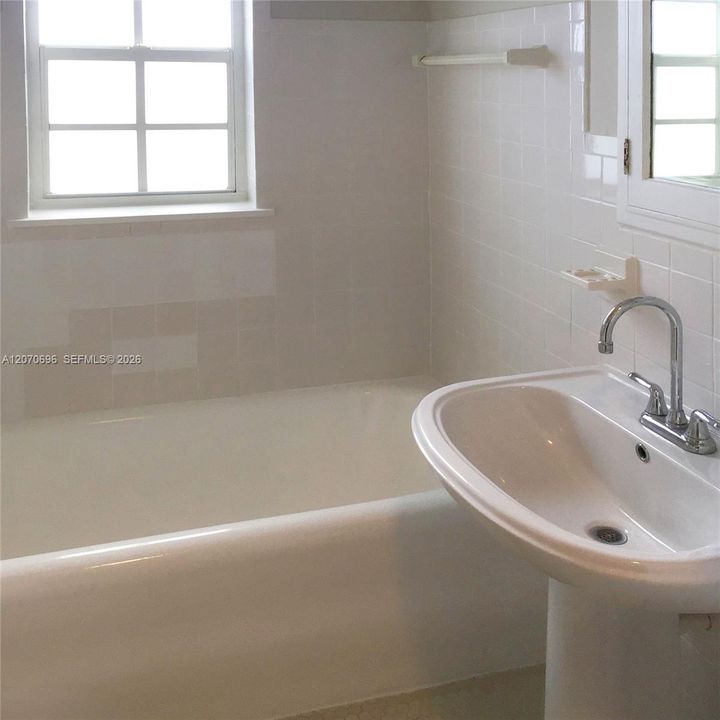 For Rent: $2,200 (1 beds, 1 baths, 500 Square Feet)