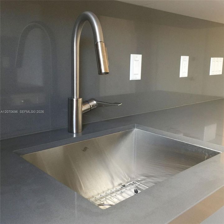 For Rent: $2,200 (1 beds, 1 baths, 500 Square Feet)