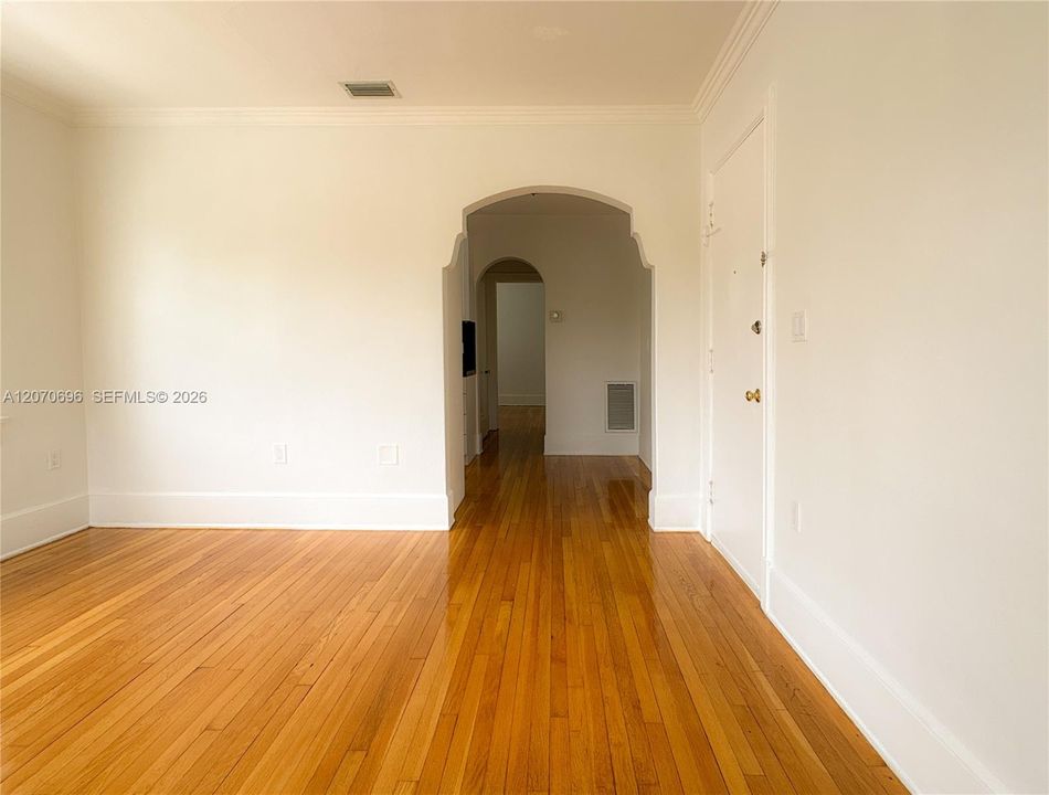 For Rent: $2,200 (1 beds, 1 baths, 500 Square Feet)