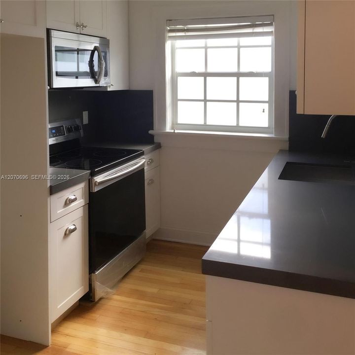 For Rent: $2,200 (1 beds, 1 baths, 500 Square Feet)