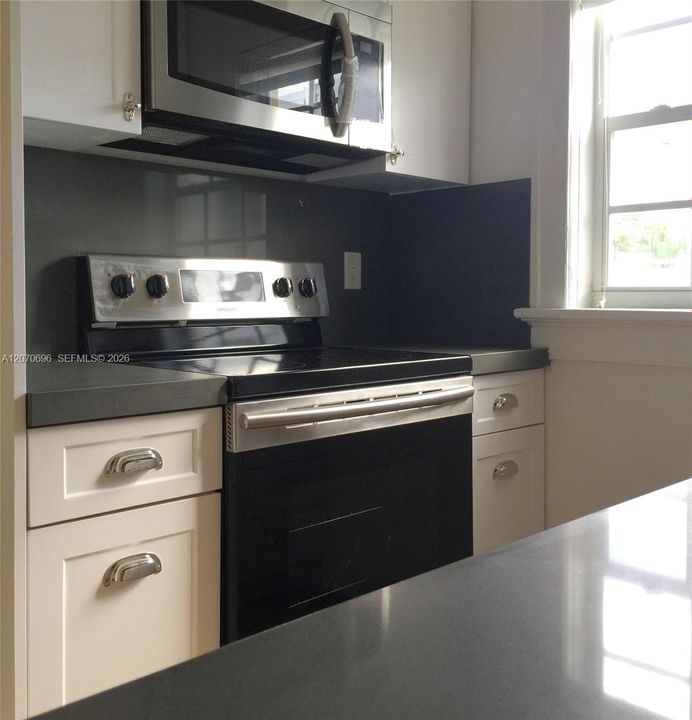 For Rent: $2,200 (1 beds, 1 baths, 500 Square Feet)