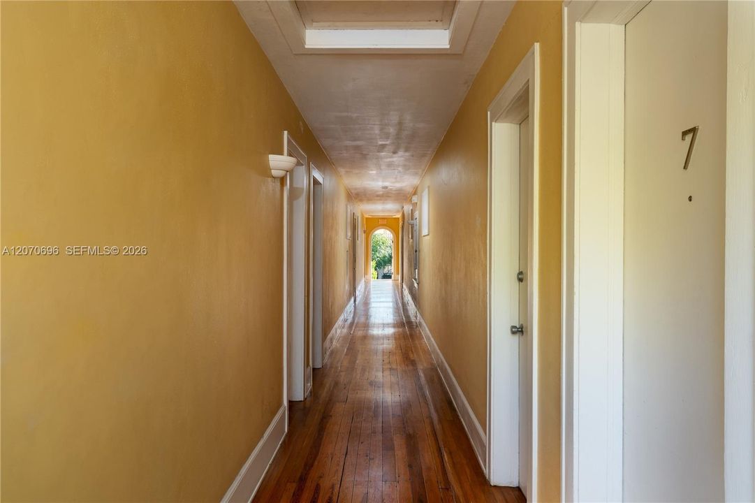 For Rent: $2,200 (1 beds, 1 baths, 500 Square Feet)