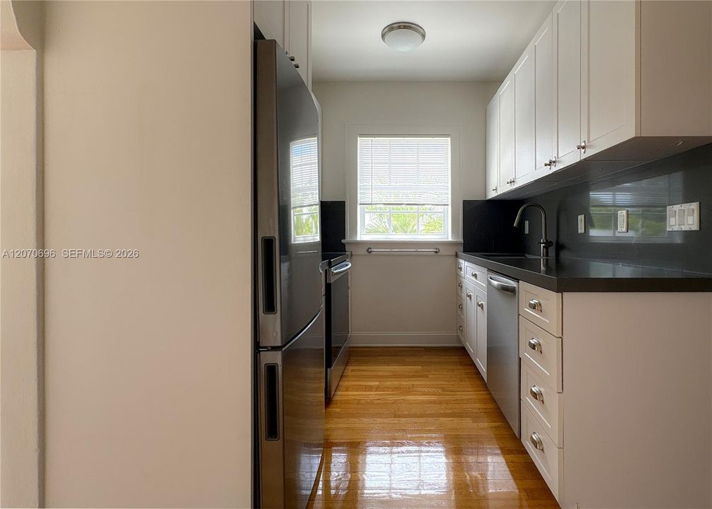 For Rent: $2,200 (1 beds, 1 baths, 500 Square Feet)